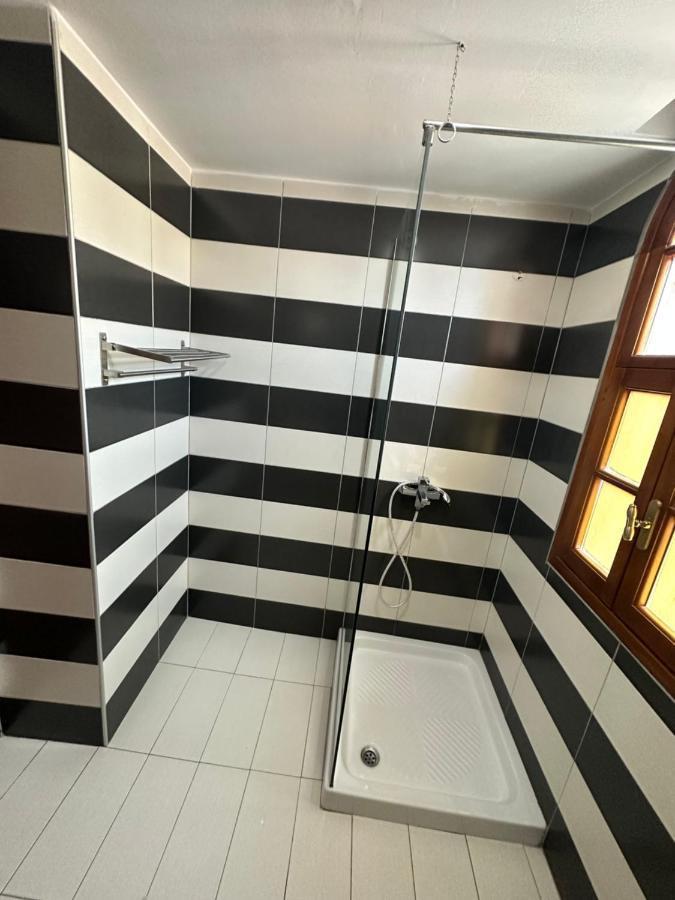 Monte Cristo Hotel With Rooftop Pool Sarande Exterior photo