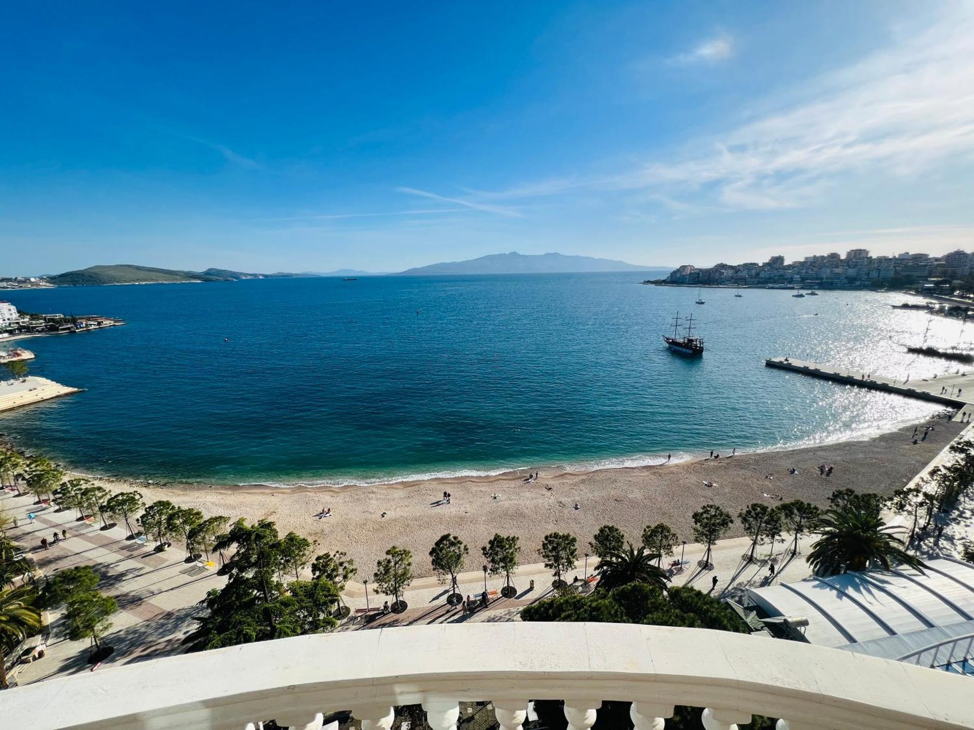 Monte Cristo Hotel With Rooftop Pool Sarande Exterior photo