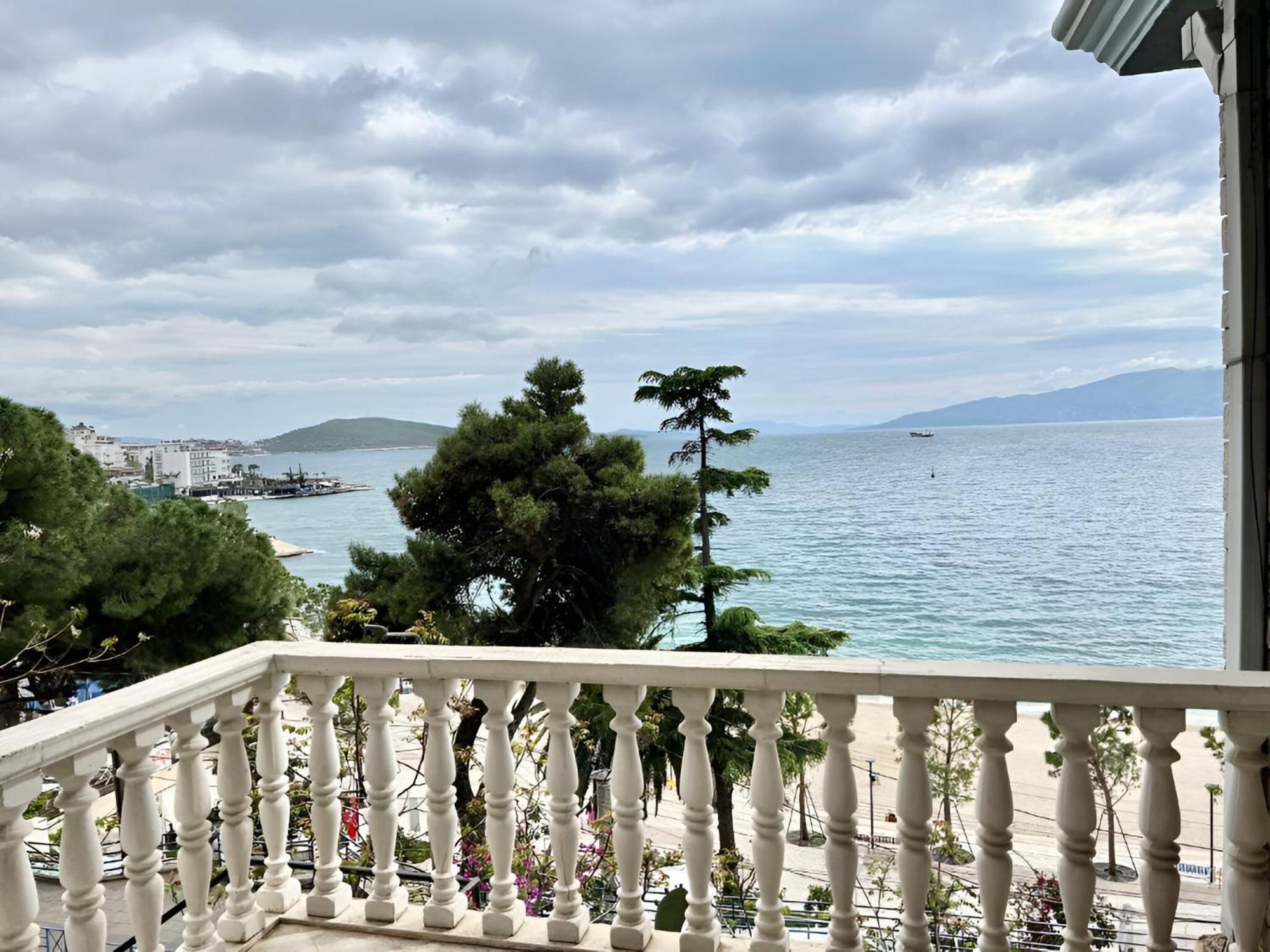 Monte Cristo Hotel With Rooftop Pool Sarande Exterior photo