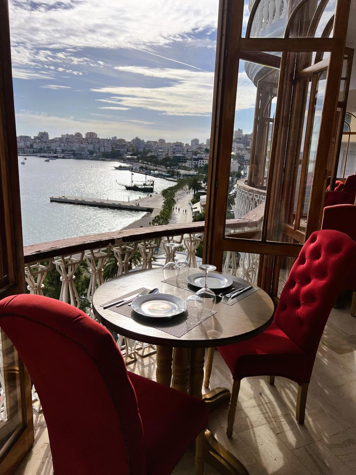 Monte Cristo Hotel With Rooftop Pool Sarande Exterior photo