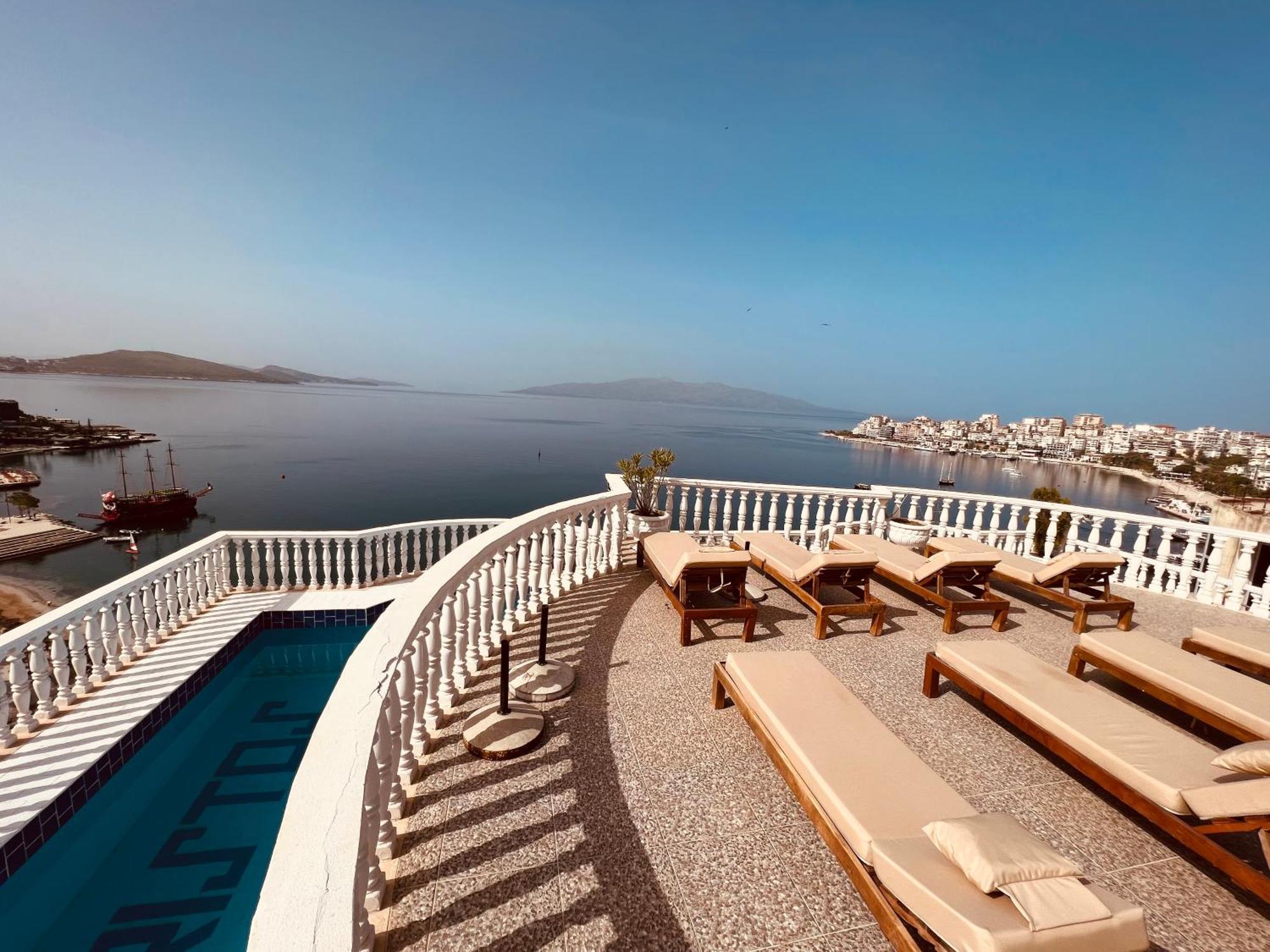 Monte Cristo Hotel With Rooftop Pool Sarande Exterior photo